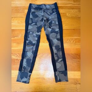 Athleta Camo & Black High Rise Leggings 7/8 Athletic Yoga Pants Size M